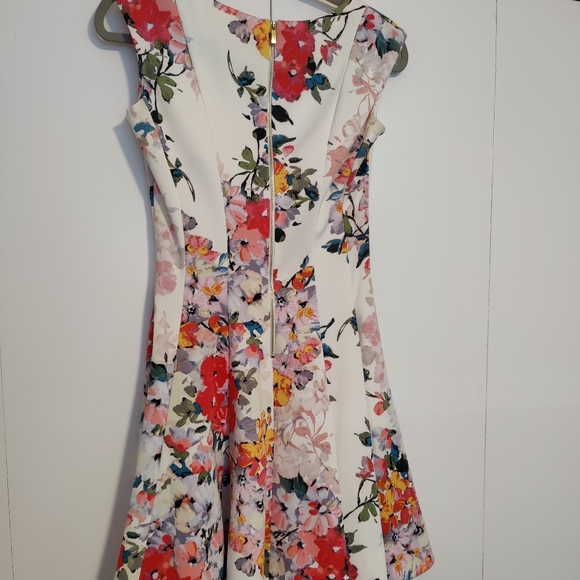 Floral dress - Picture 2 of 3